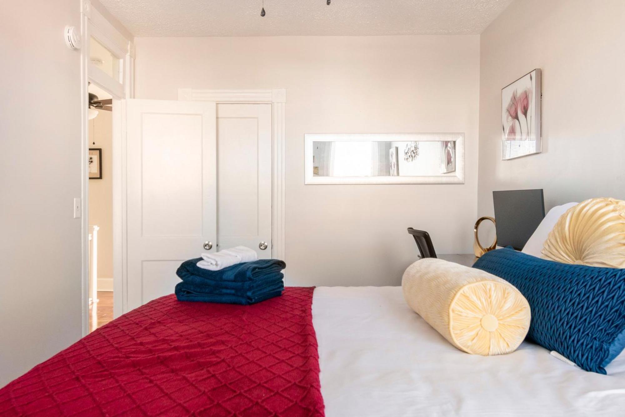 Charming 4 Bedroom House!1 Mile From Capitol Hill! Ferienhaus *