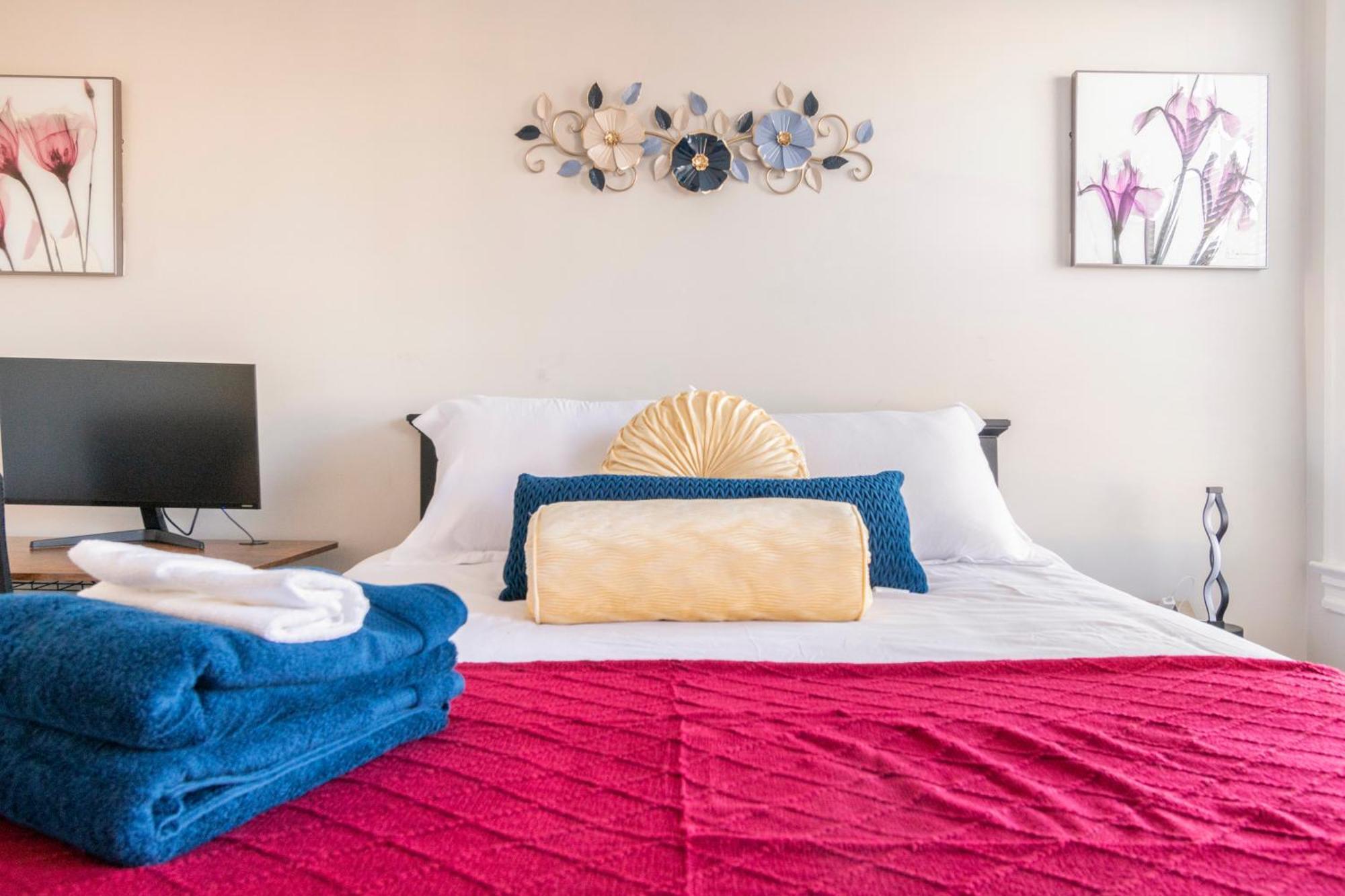 Ferienhaus Charming 4 Bedroom House!1 Mile From Capitol Hill!
